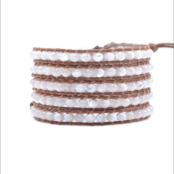 Brown leather & pearlstone wrap. - Picture 1 of 3